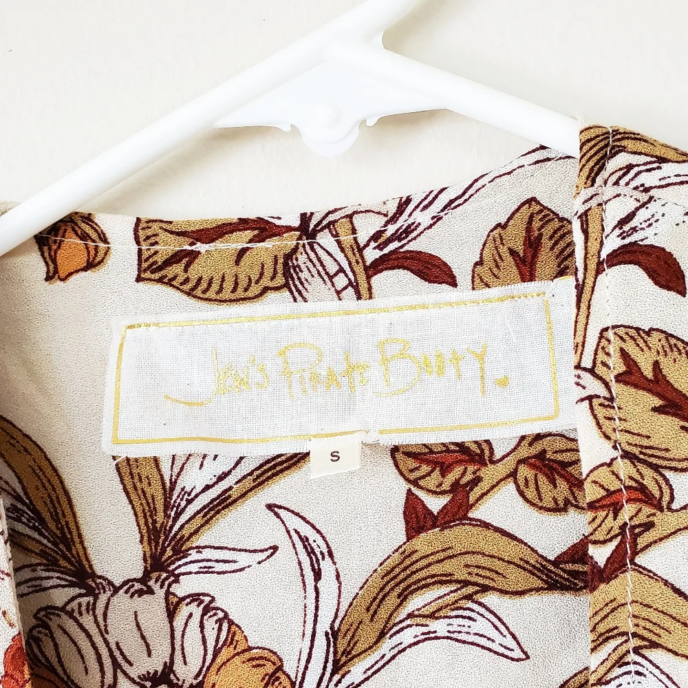 Jen's Pirate Booty Floral Crop Top - Cream and Red - Picture 4 of 5
